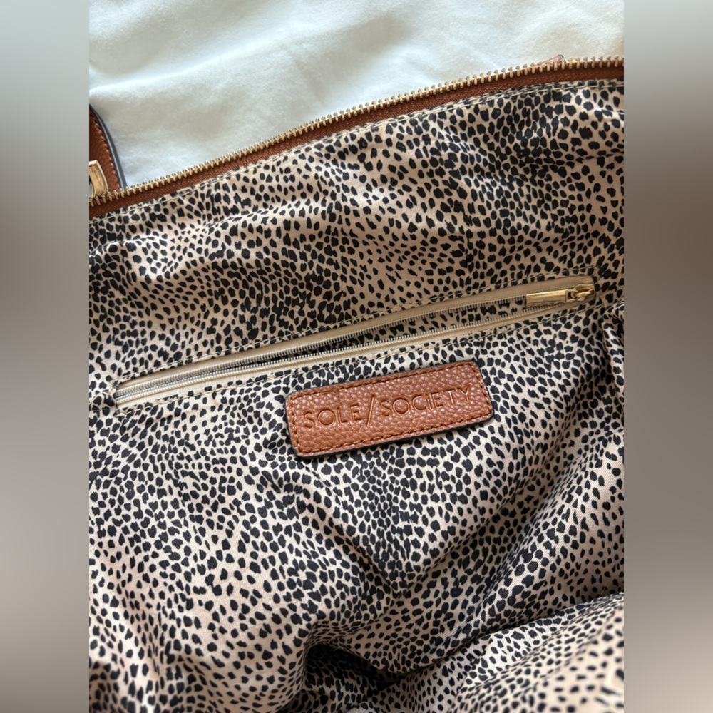 Women's Large Brown Tote Bag - Classic Faux Leather Travel Tote - Picture 5 of 9